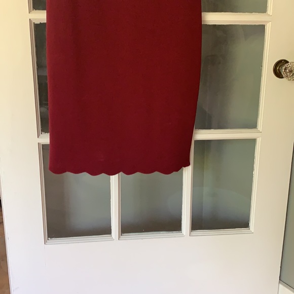 CLEO- red dress with scalloped edges - Picture 3 of 3